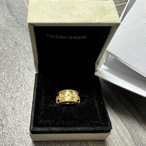 Van Cleef & Arpels Floral Gold Ring